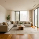 Moderne helle Wohnzimmer-Kamerafahrt als KI-Raumvideo