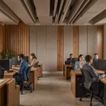 Modernes Großraumbüro mit akustischer Decke und Filz-Wandpaneelen